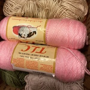 Mixed yarn 2 new skeins and miss matched yarns.